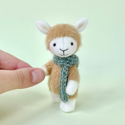 Mini alpaca teddy - beige with green scarf