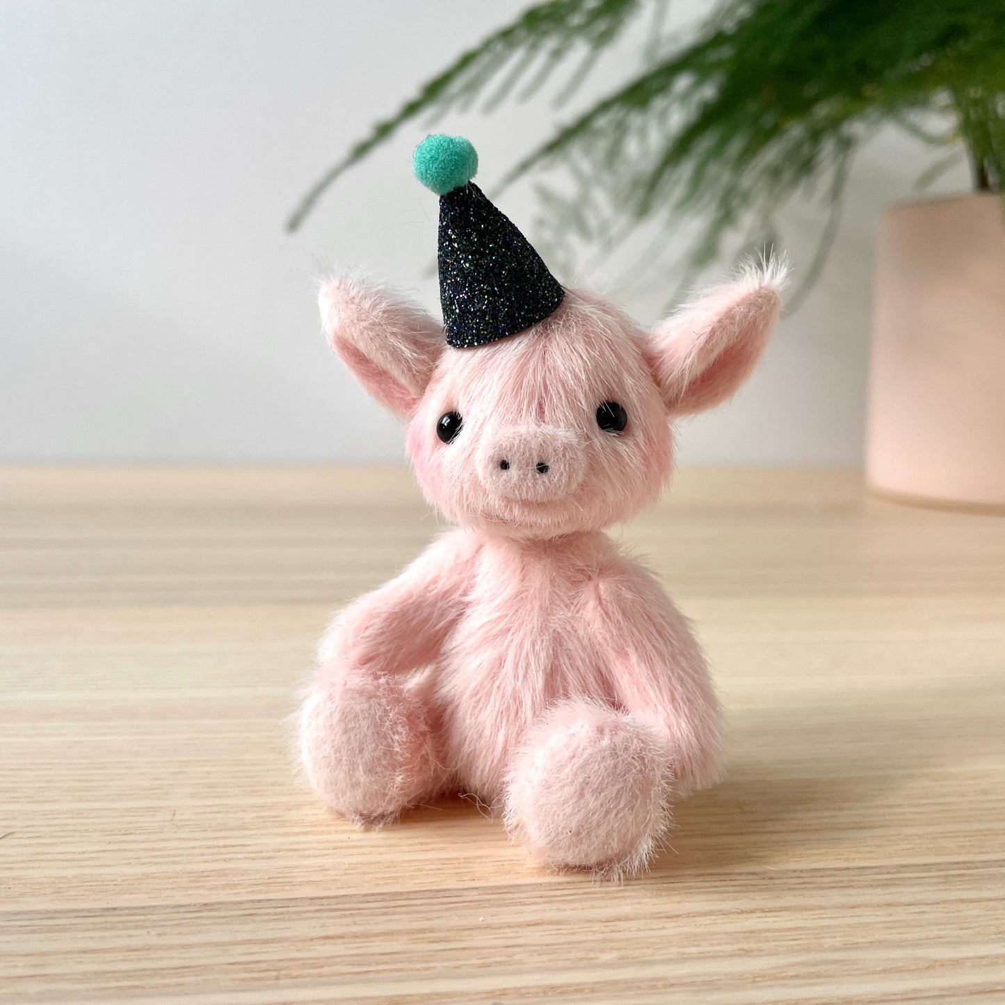 Party piglet with a black party hat