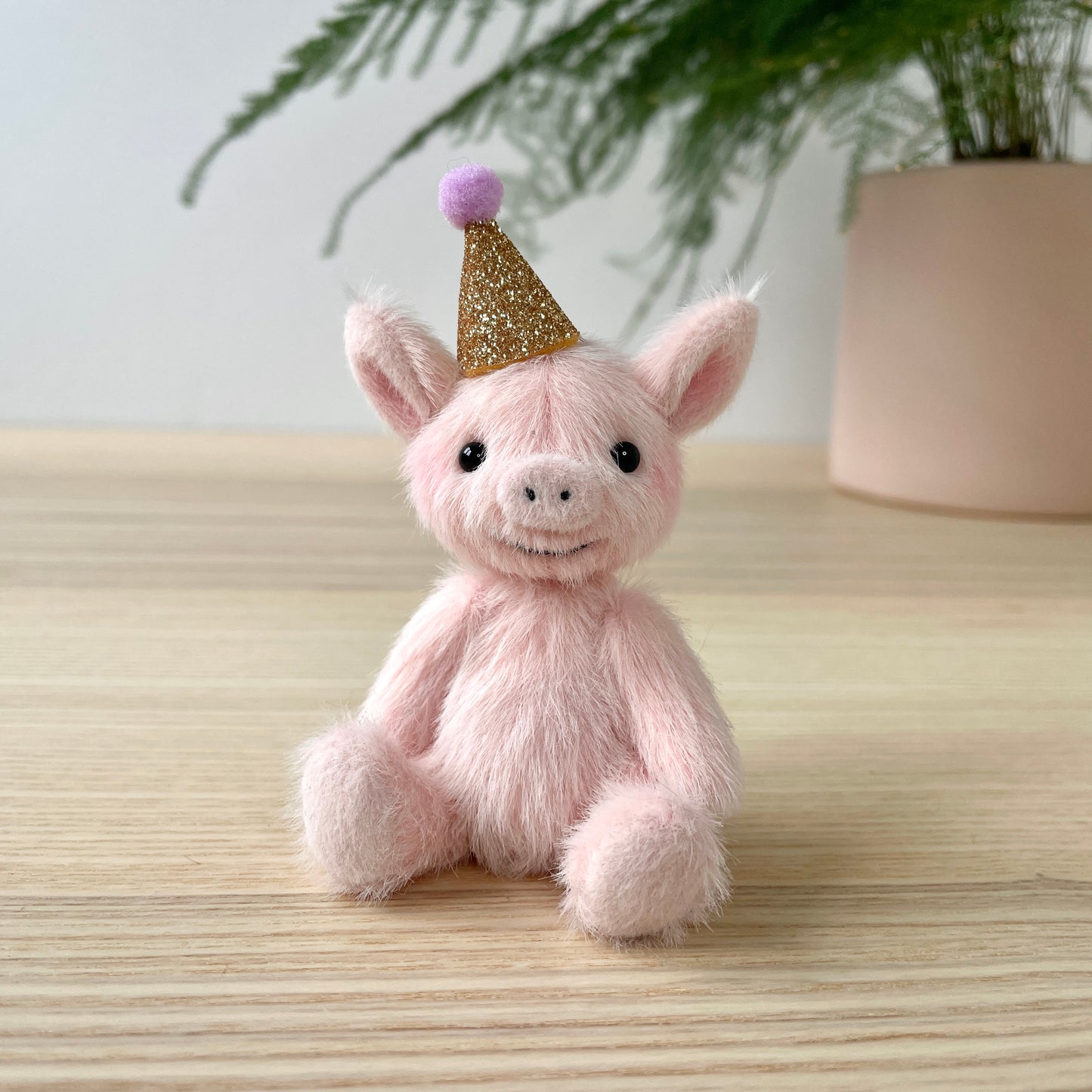 Party piglet with a gold party hat