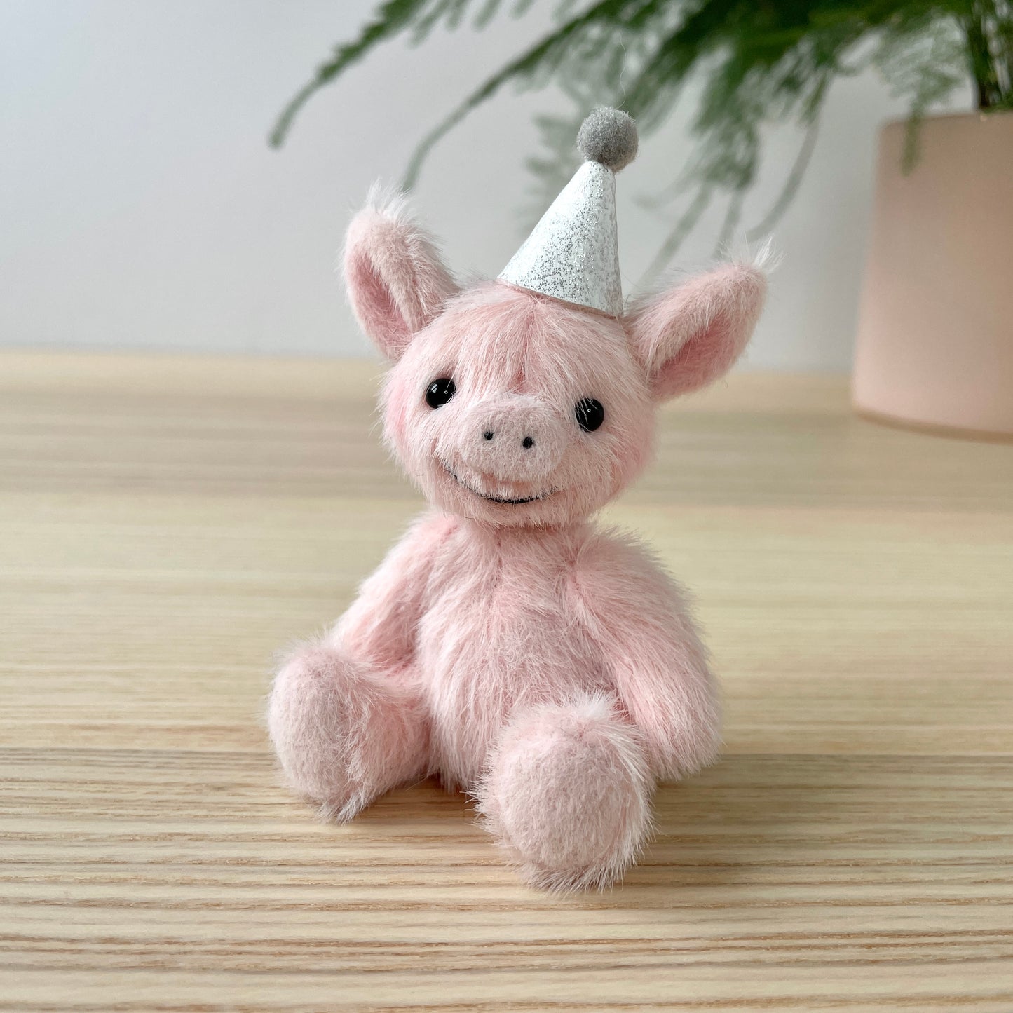 Party piglet with a white party hat