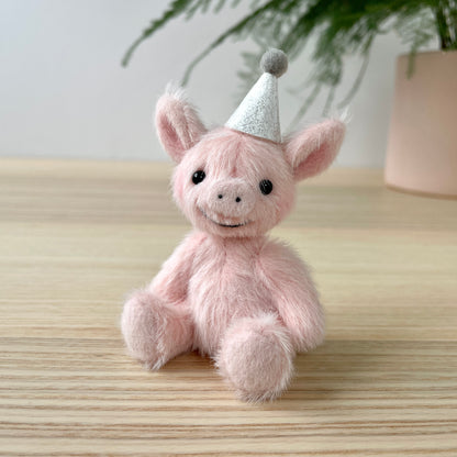 Party piglet with a white party hat