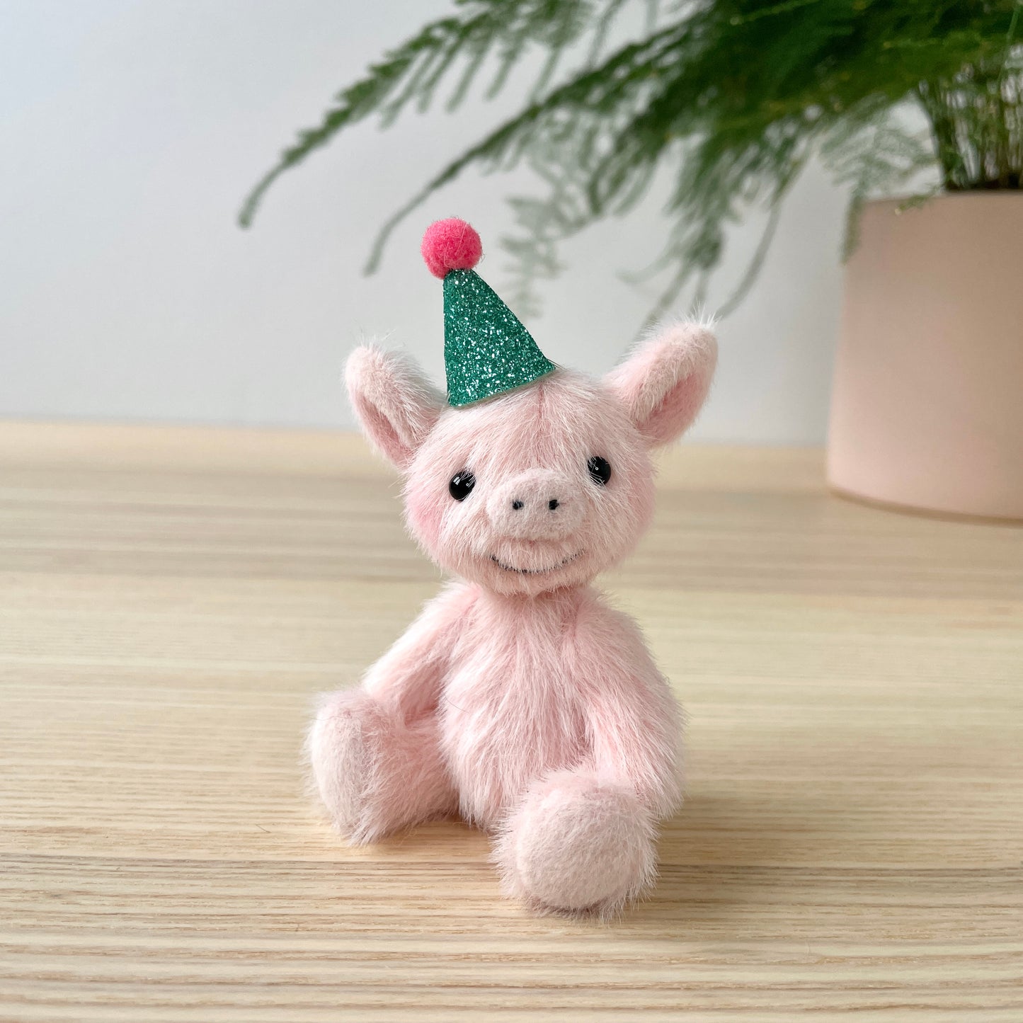 Party piglet with a green party hat