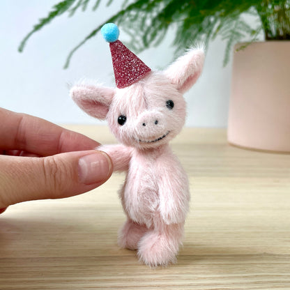 Party piglet with a pink party hat