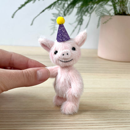 Party piglet with a purple party hat