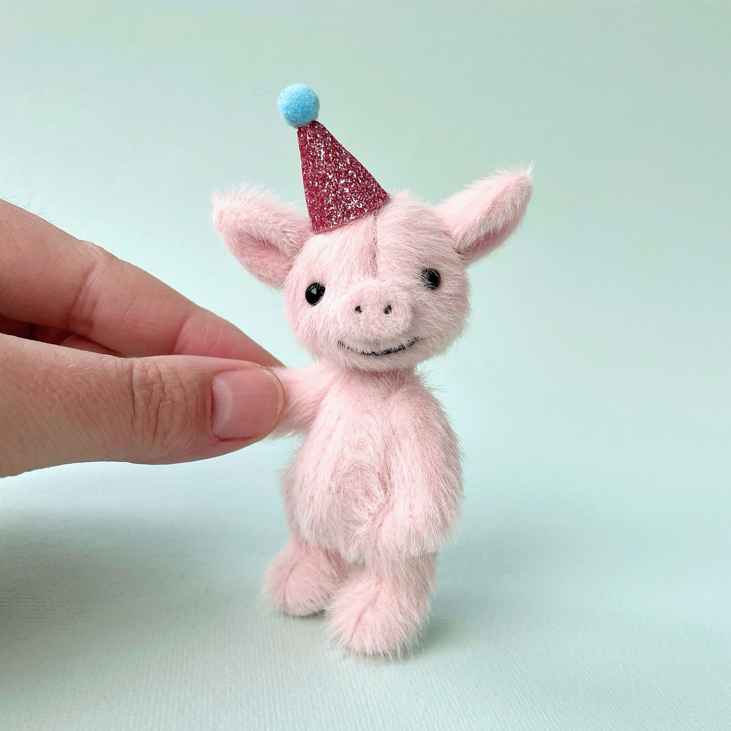 Party piglet with a pink party hat