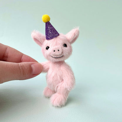 Party piglet with a purple party hat