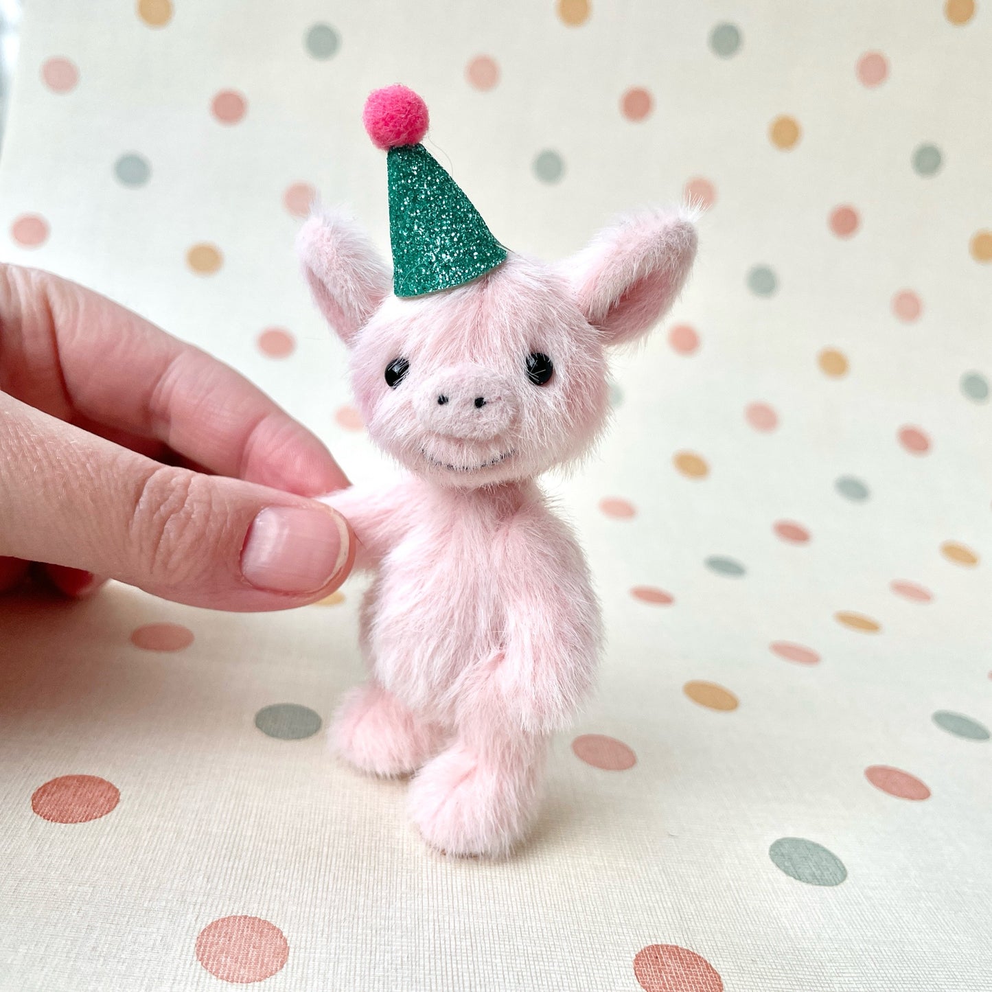 Party piglet with a green party hat