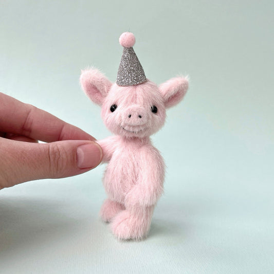 Party piglet with a silver party hat