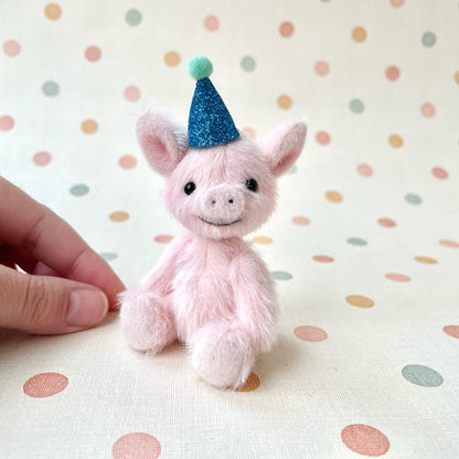 Party piglet with a blue party hat