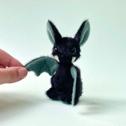 Mini bat teddy - green and black