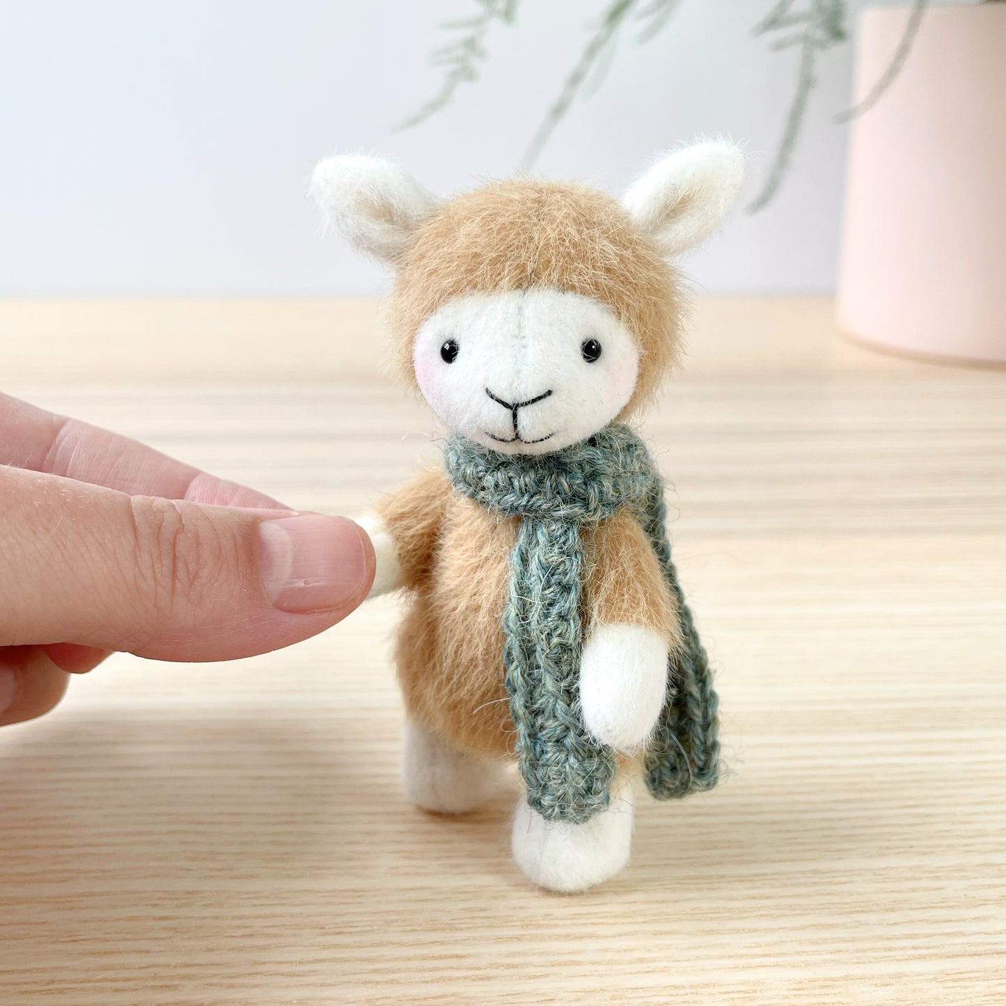 Mini alpaca teddy - beige with green scarf